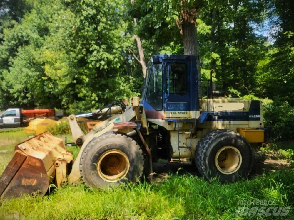 Komatsu WA 250 Chargeuse sur pneus