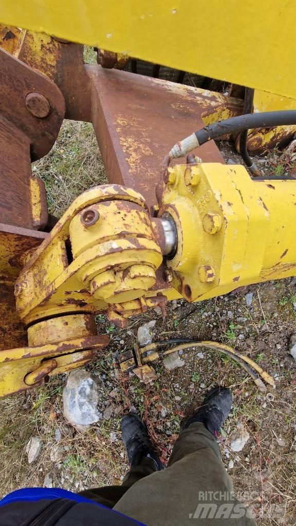 Komatsu D85 Châssis et suspension