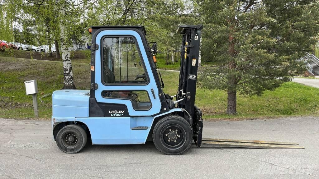 Utilev UT 30 PD Chariots diesel