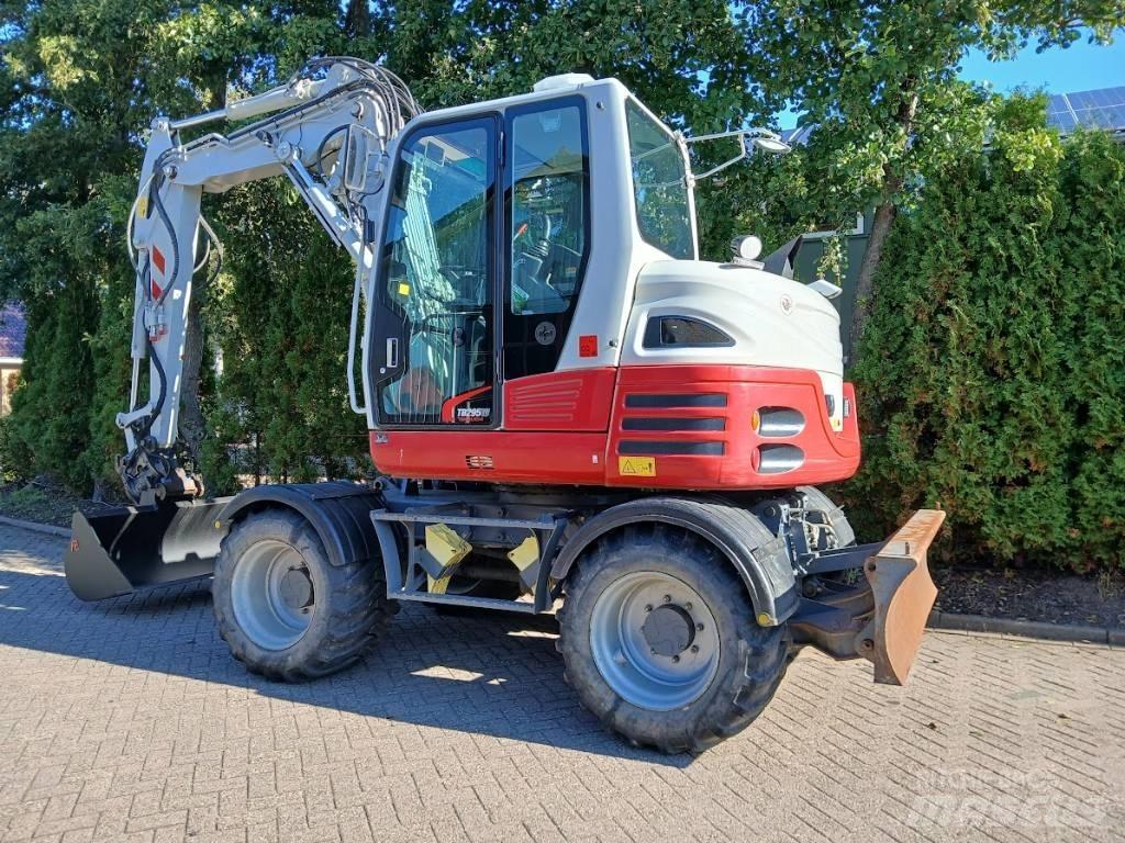Takeuchi TB 295 W Pelle sur pneus