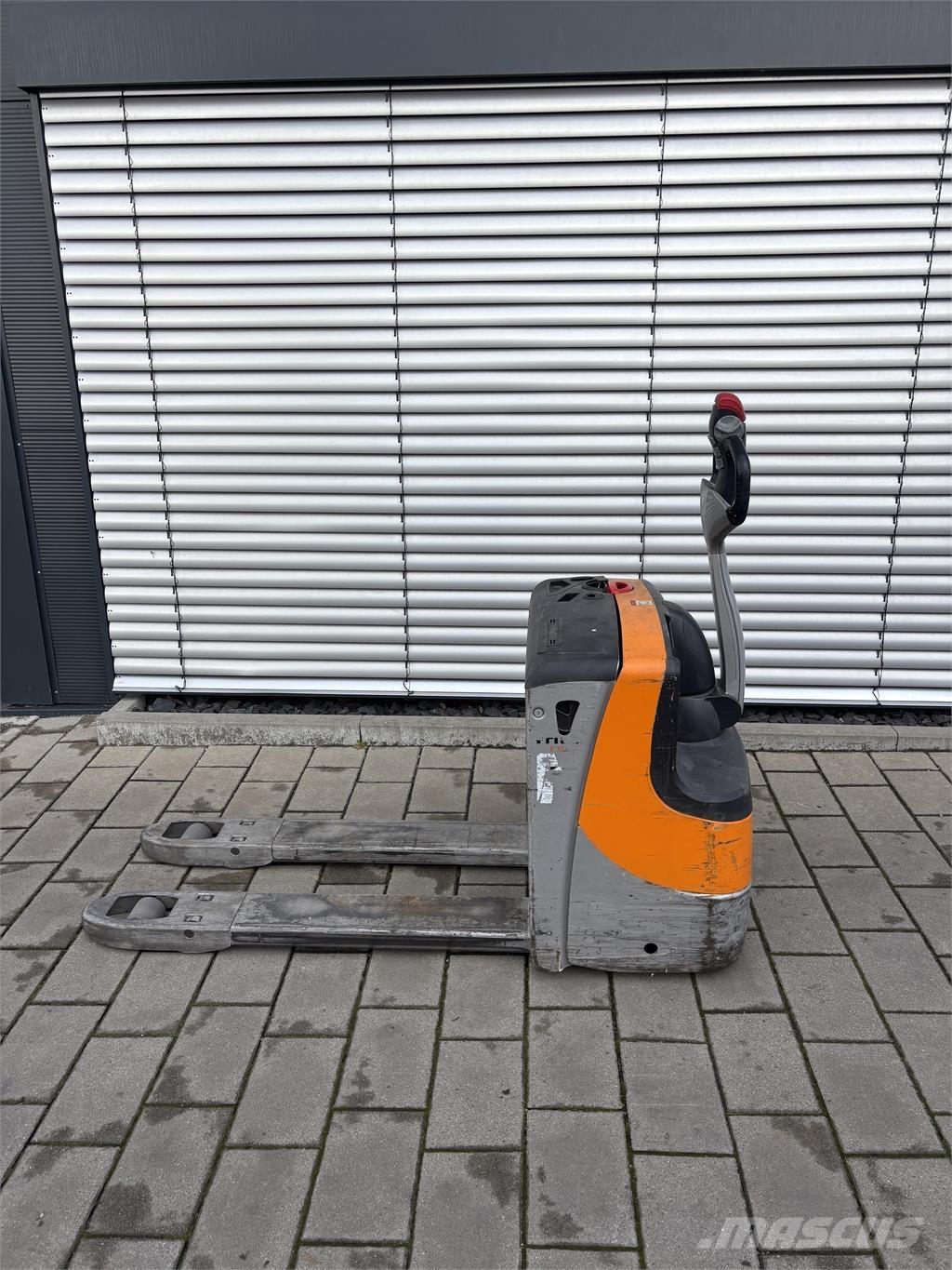 Still EXU16 Gerbeur accompagnant