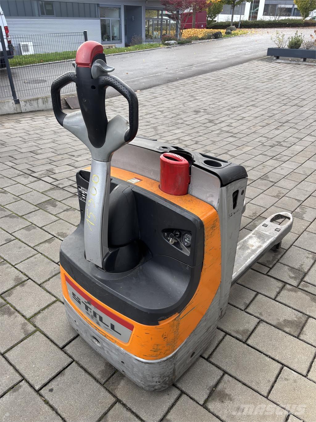 Still EXU16 Gerbeur accompagnant