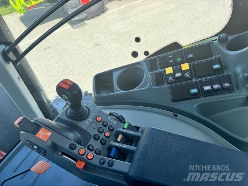 CLAAS AXION 810 Tracteur