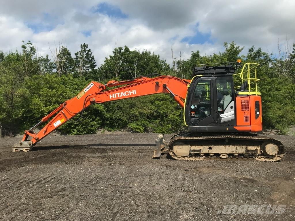 Hitachi ZX 135 US-6 Pelle sur chenilles