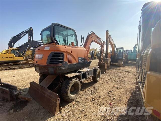 Doosan DX60W Pelle sur chenilles