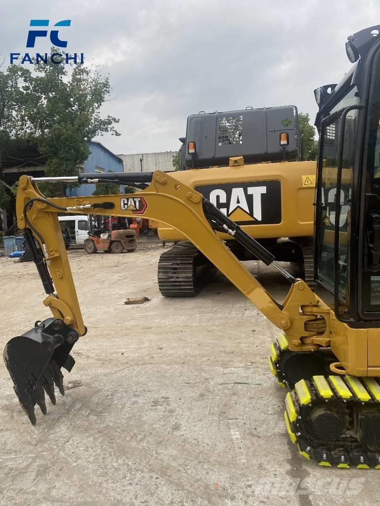 CAT 302 Pelle sur chenilles