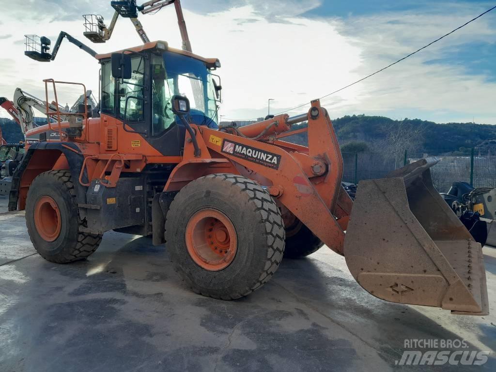 Doosan DL 300 Chargeuse sur pneus