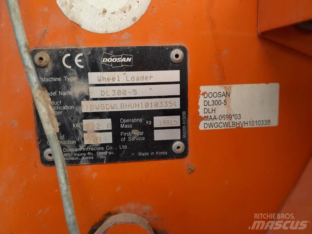 Doosan DL 300 Chargeuse sur pneus