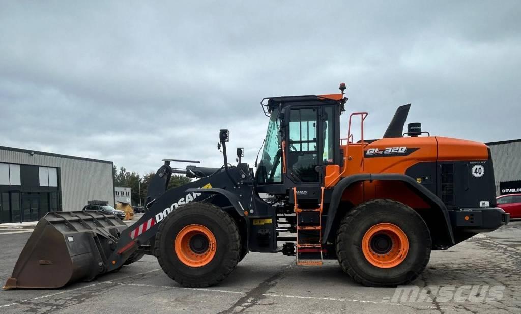 Doosan DL 320-7 Chargeuse sur pneus