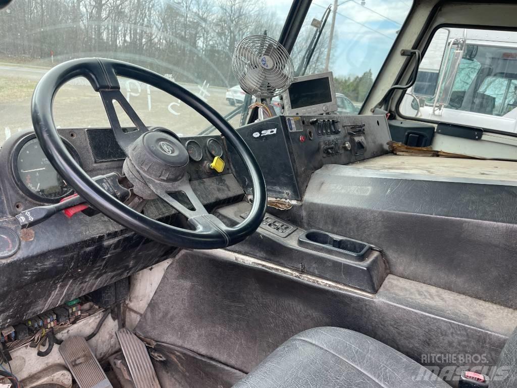 Mack LEU613 Châssis cabine
