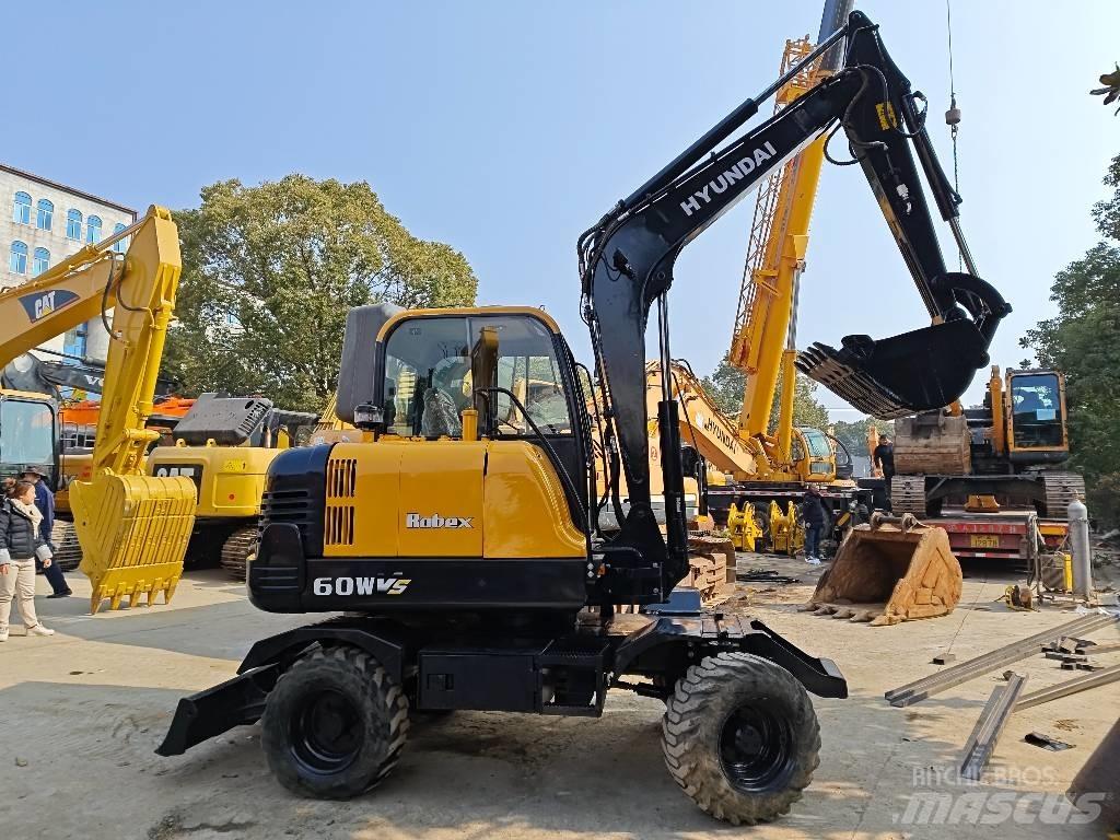 Hyundai 60W-9 Pelle sur pneus