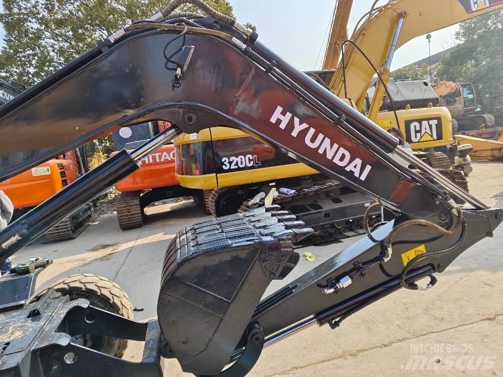 Hyundai 60W-9 Pelle sur pneus