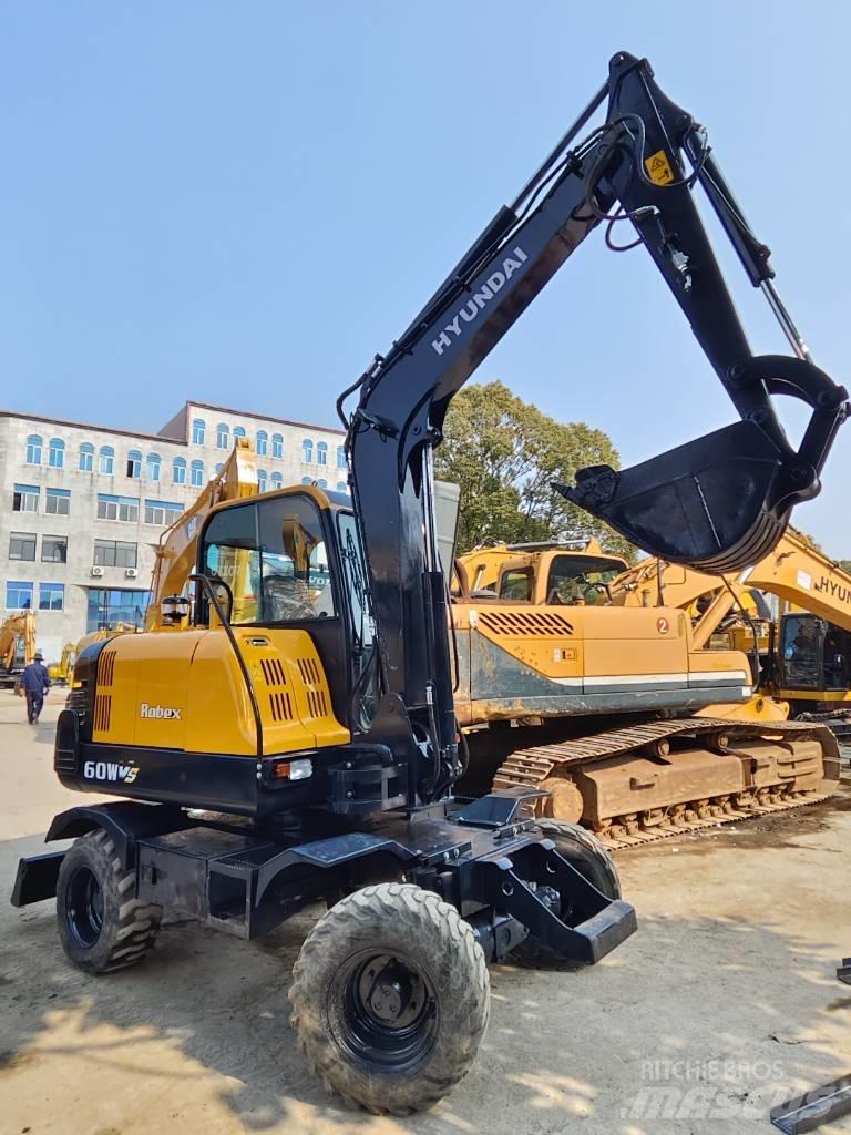 Hyundai 60W-9 Pelle sur pneus