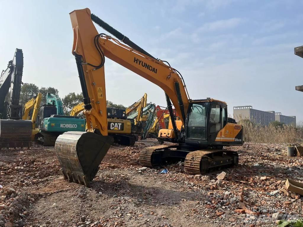 Hyundai R220 Pelle sur chenilles