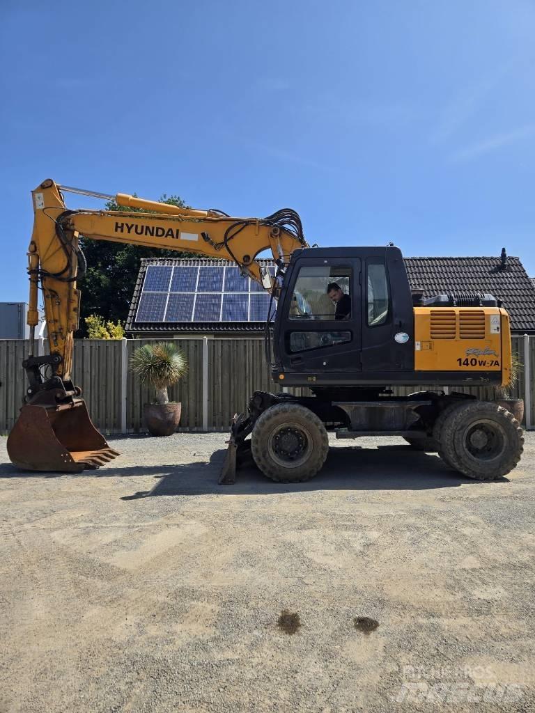 Hyundai Robex 140 W Pelle sur pneus