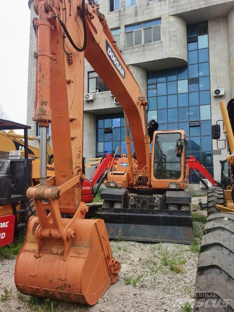 Doosan DH 210 W-7 Pelle sur pneus