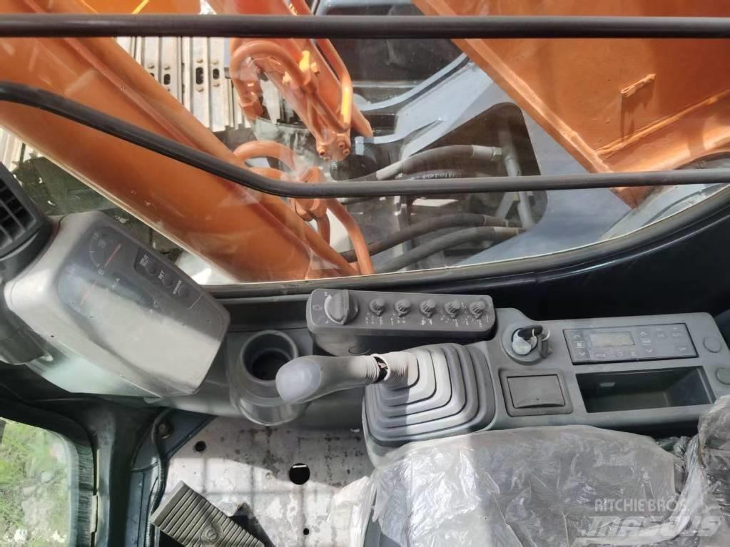 Hitachi ZX 200 Pelle sur chenilles
