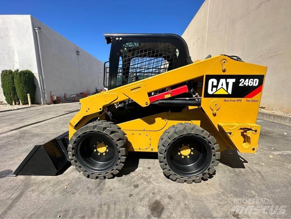 CAT 246 D Chargeuse compacte