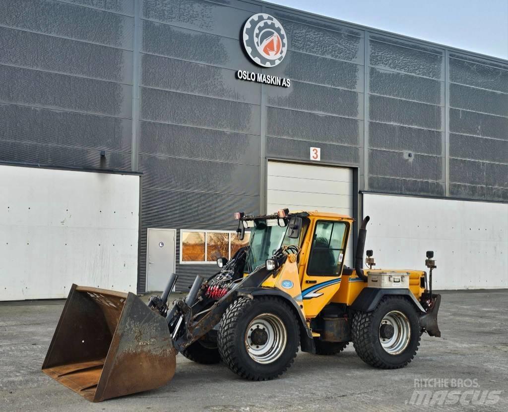 Wille 655b Pelle sur pneus