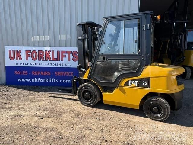 CAT DP 25 NT Chariots diesel
