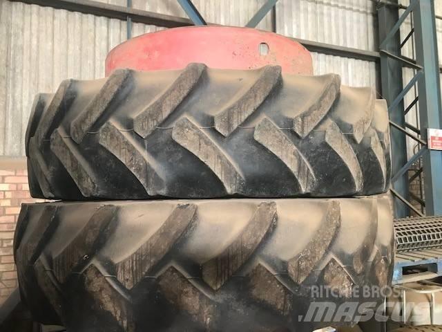 Stocks ROW CROPS Pneus, roues et jantes
