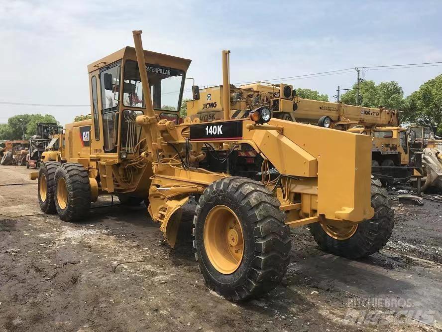 CAT 140 Niveleuse