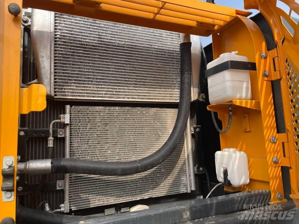 Hyundai R220-9S Pelle sur chenilles
