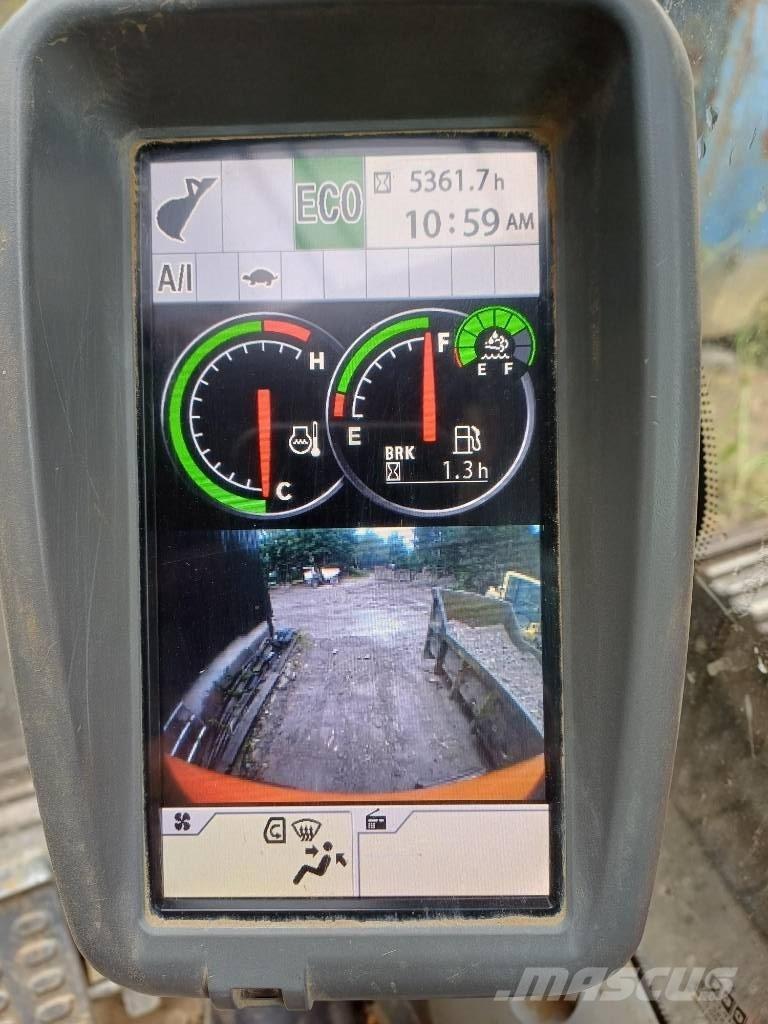 Hitachi ZX 135 US-6 Pelle sur chenilles