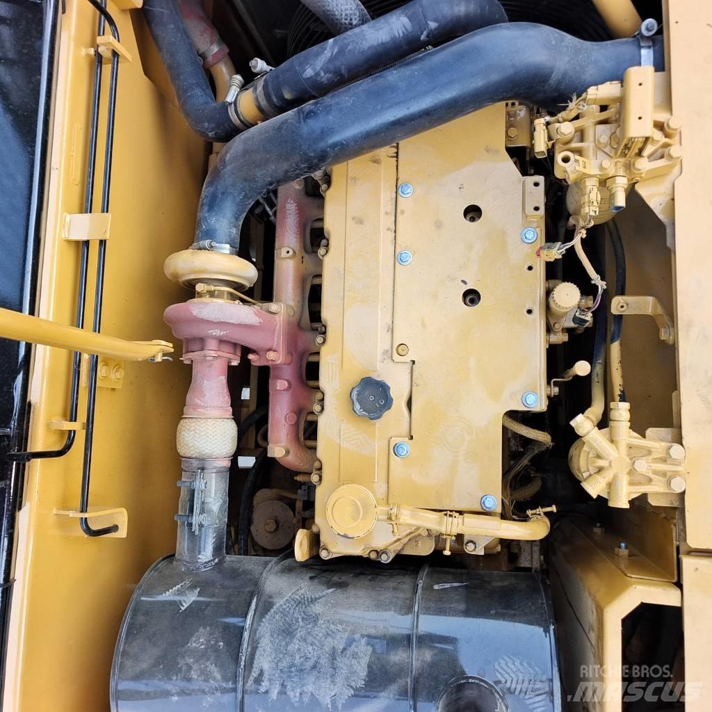 CAT 320D Pelle sur chenilles