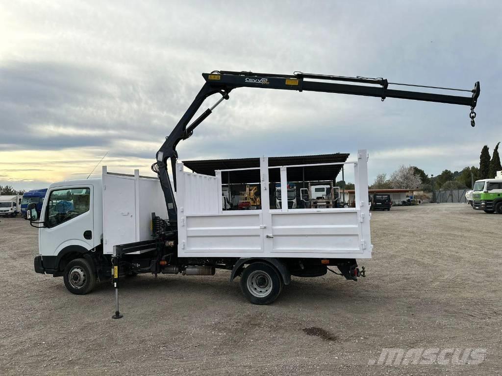 Nissan NT 400 Camion plateau ridelle avec grue