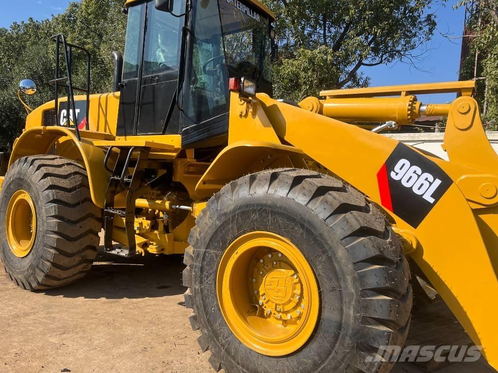 CAT 966 Chargeuse sur pneus