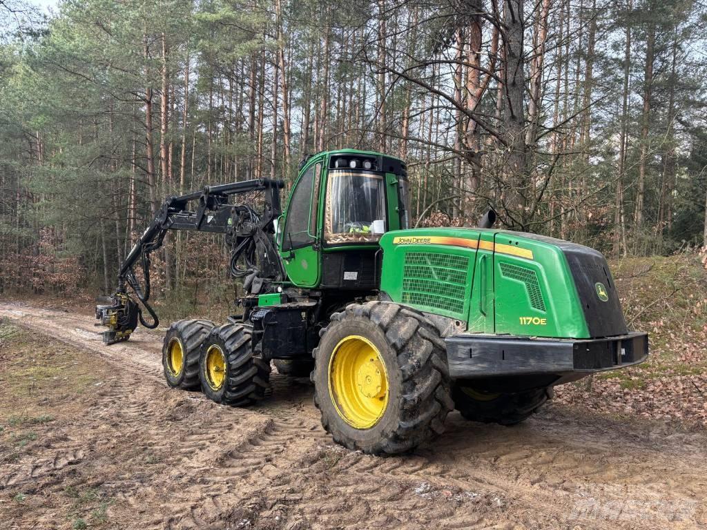 John Deere 1170 E Abatteuse