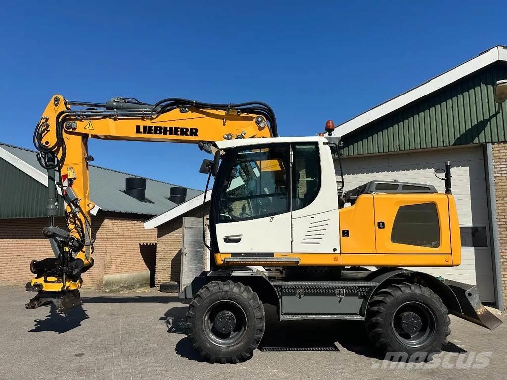 Liebherr A916 Pelle sur pneus