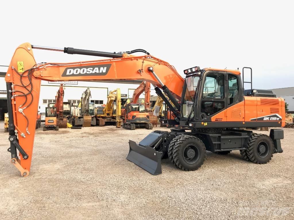 Develon DX 210 W-7 Pelle sur pneus