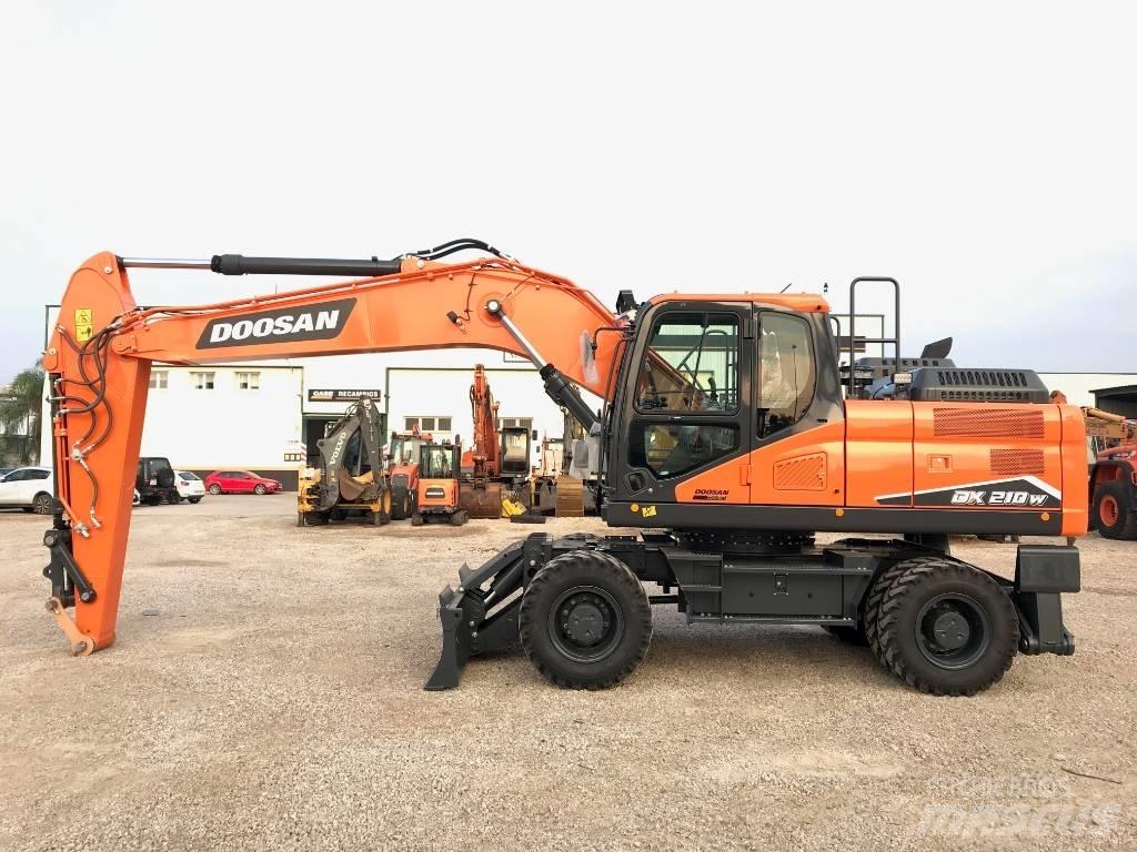 Develon DX 210 W-7 Pelle sur pneus