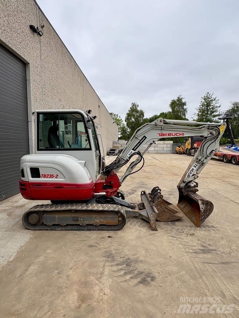 Takeuchi TB 235 Mini pelle < 7t