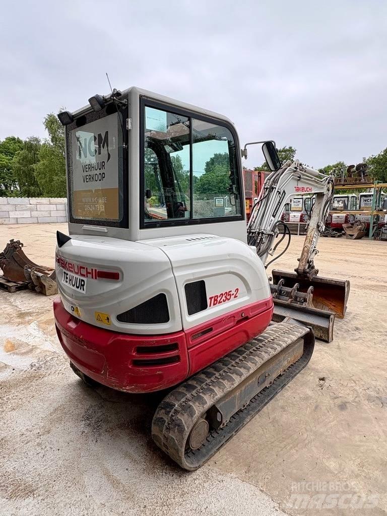 Takeuchi TB 235 Mini pelle < 7t
