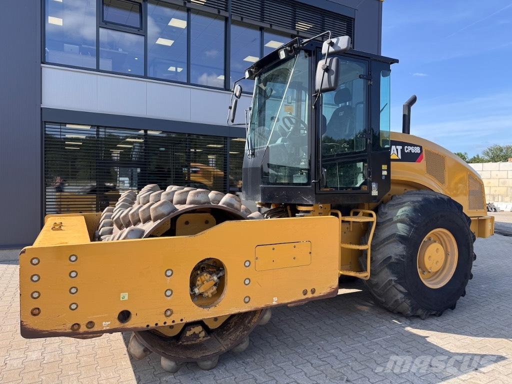 CAT CP 68 B Compacteur de sol