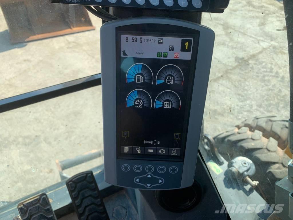 CAT M 318 F Pelle sur pneus