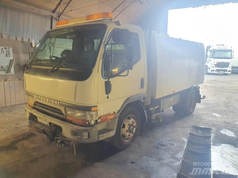 Mitsubishi Canter Balayeuse / Autolaveuse