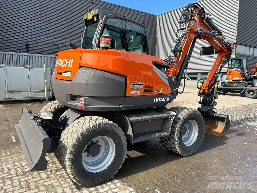 Hitachi ZX95W Pelle sur pneus