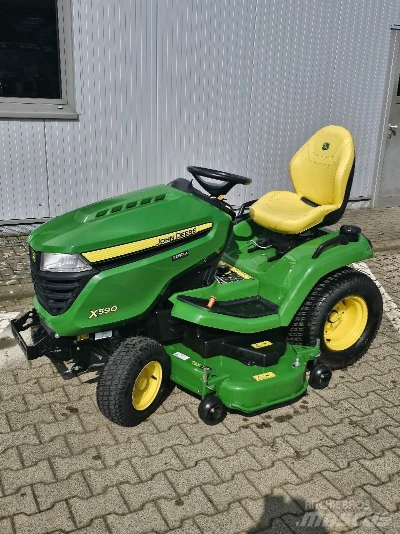 John Deere X590 Faucheuse