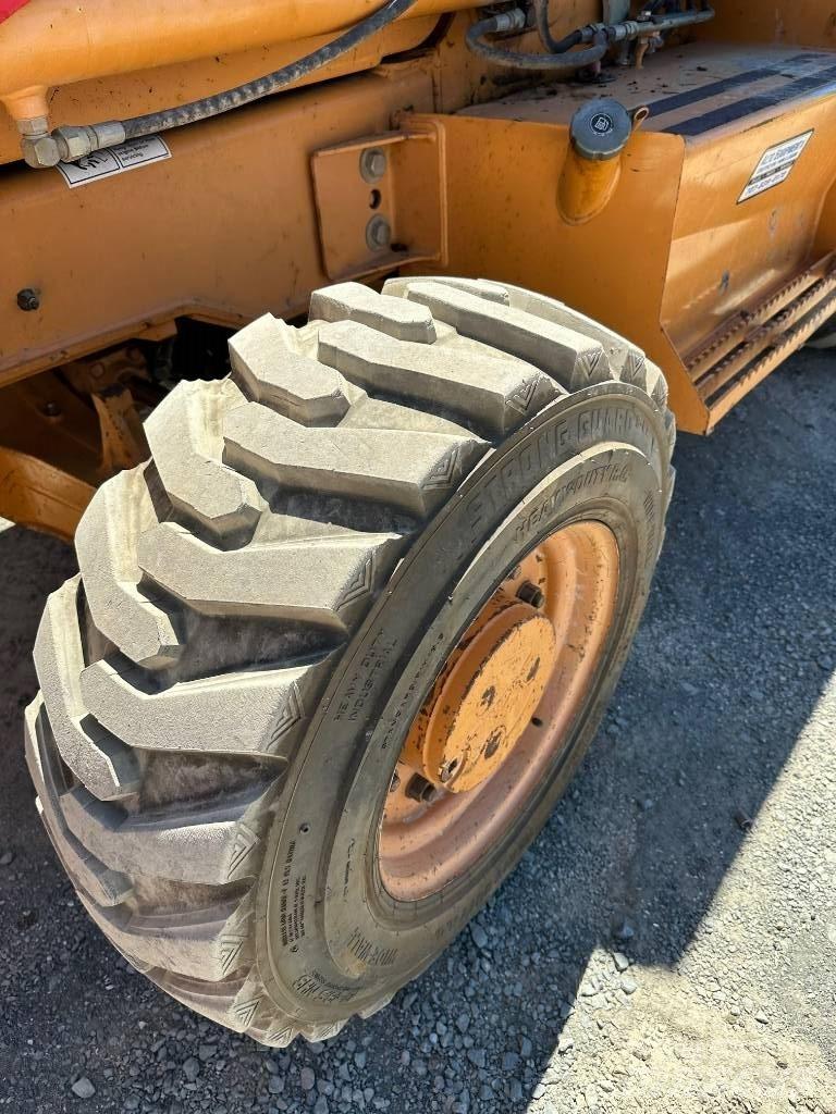 CASE 570 M XT Chargeuse sur pneus