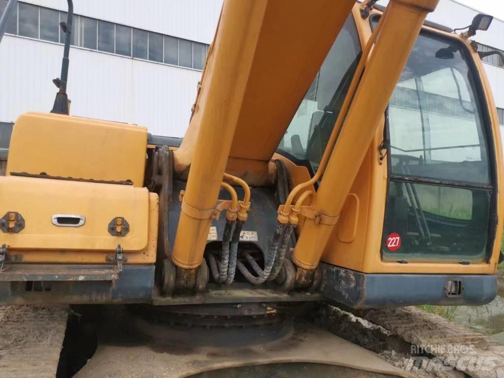 Hyundai 350L VS Pelle sur chenilles