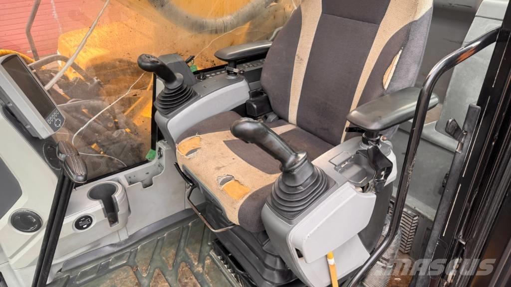 CAT 352 F Pelle sur chenilles