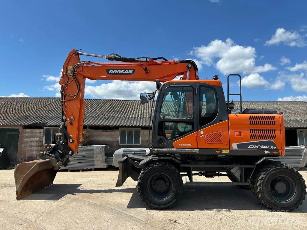 Doosan DX140W-5 Pelle sur pneus