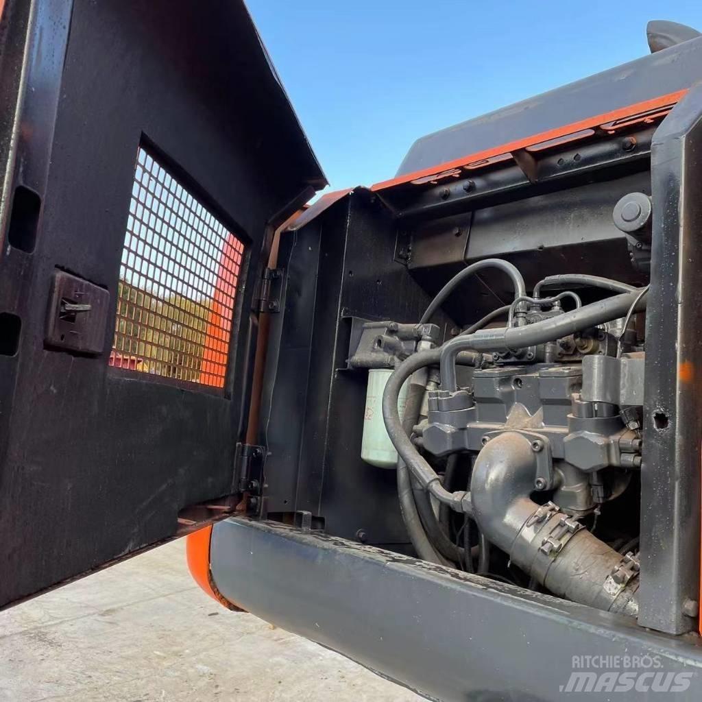 Hitachi ZX200 Pelle sur chenilles