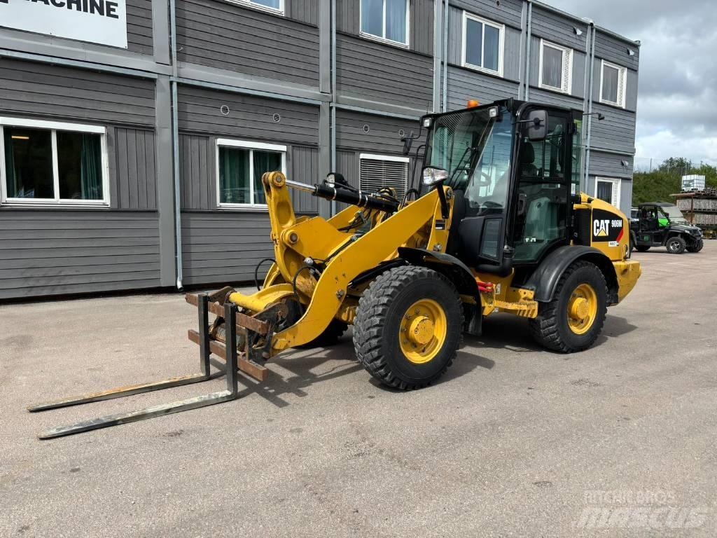  ** SOLD ** CAT 906M Chargeuse sur pneus