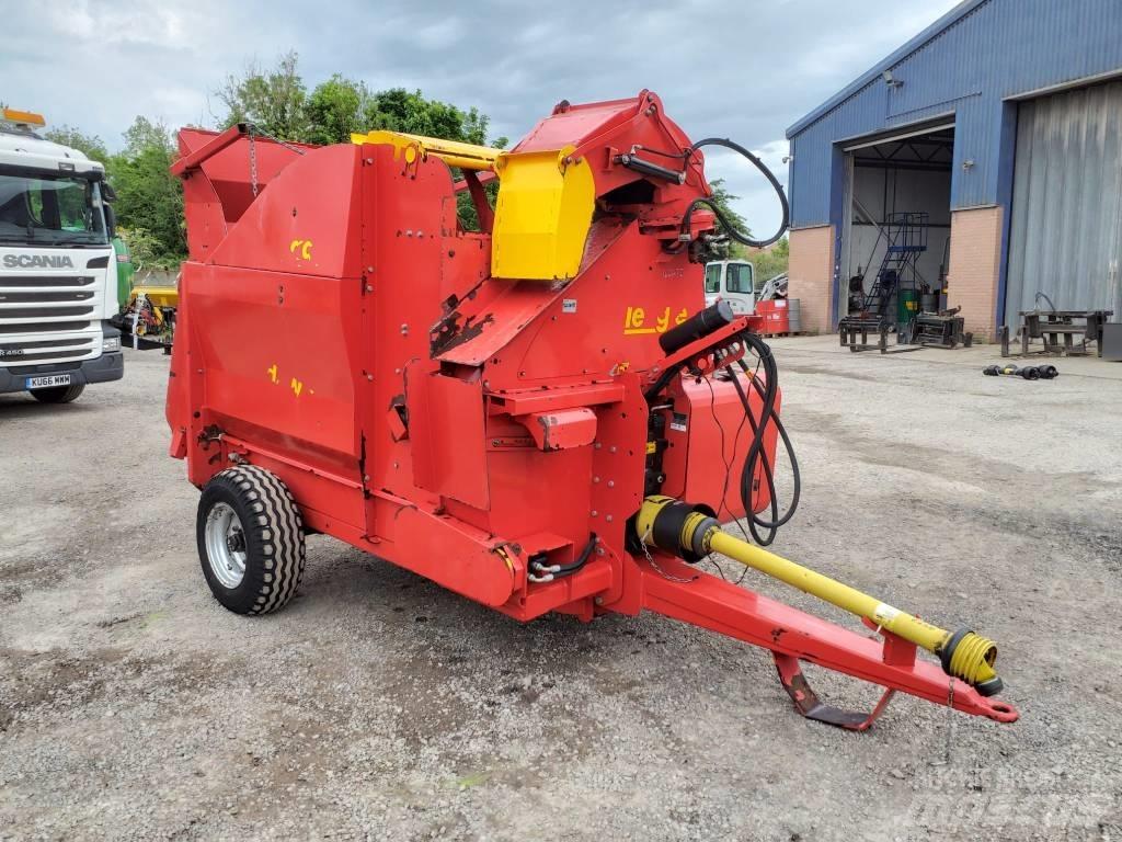TEAGLE TOMAHAWK 8100 Dérouleuse, pailleuse