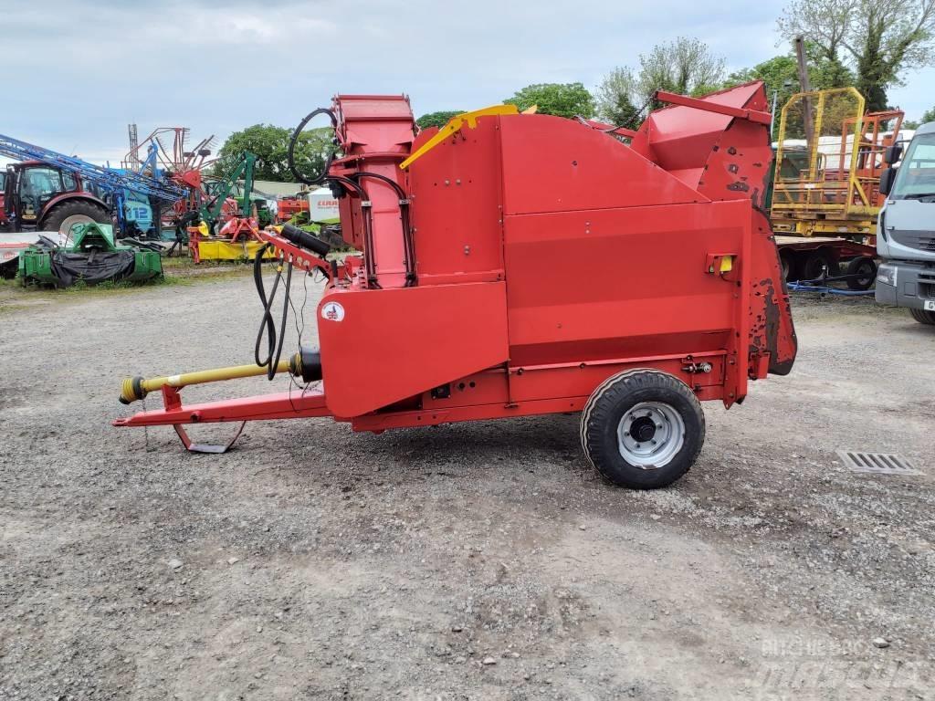 TEAGLE TOMAHAWK 8100 Dérouleuse, pailleuse